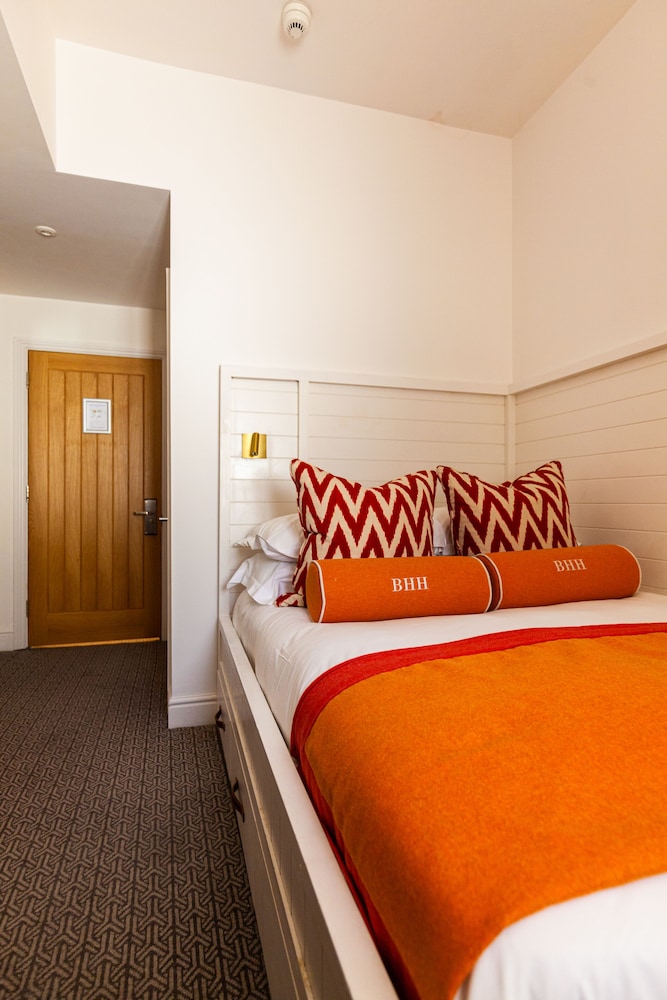 COZY, DOUBLE BED