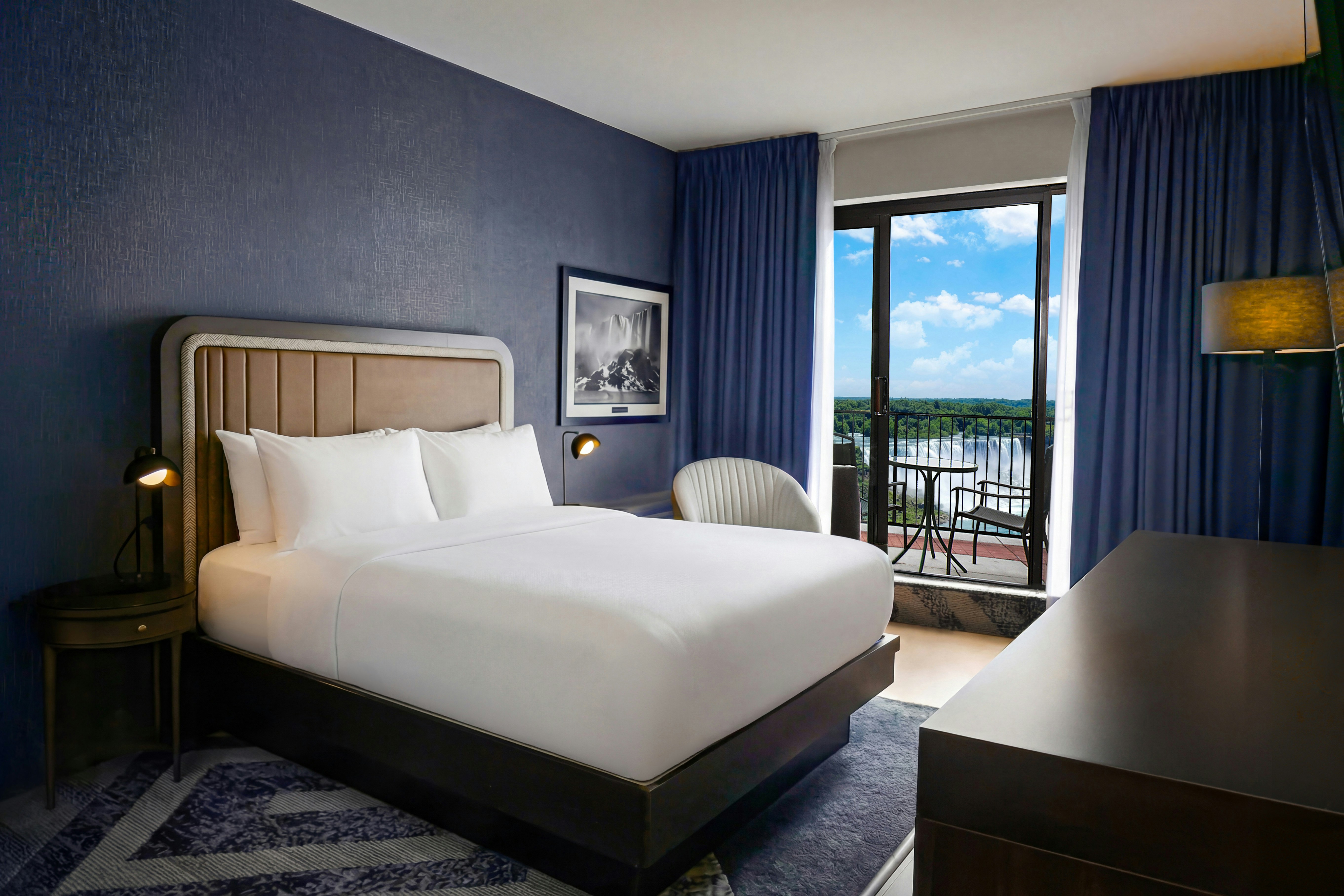Royal, Queen Bed, Falls View, Balcony