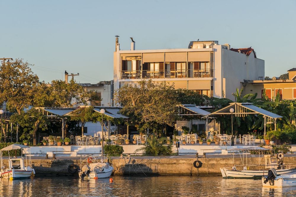 Akrogiali Hotel 65/75
