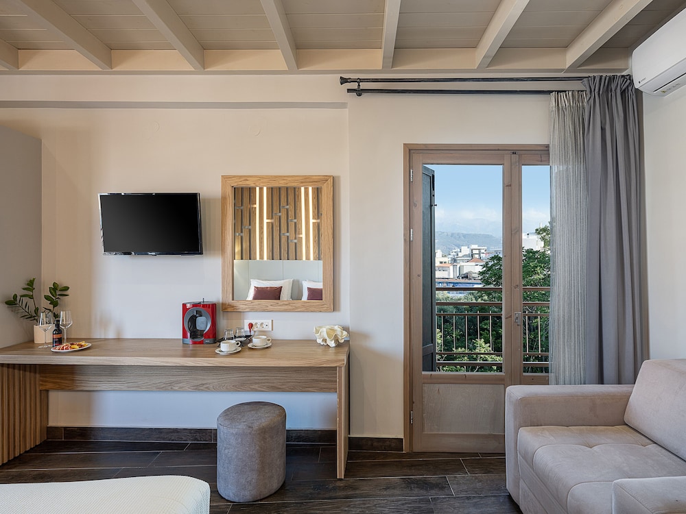 Elia Bettolo Hotel 53/69