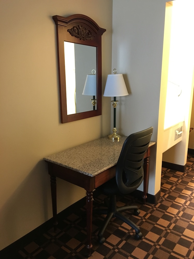Cabot Inn and Suites 18/50