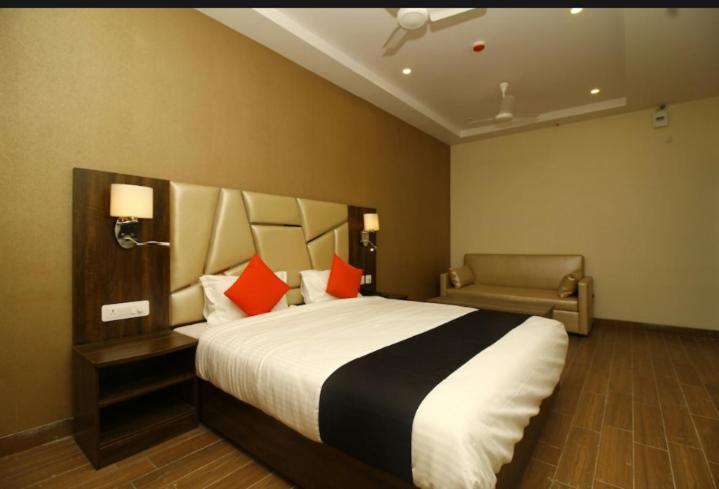 Hotel Sindhura Grand 8/12