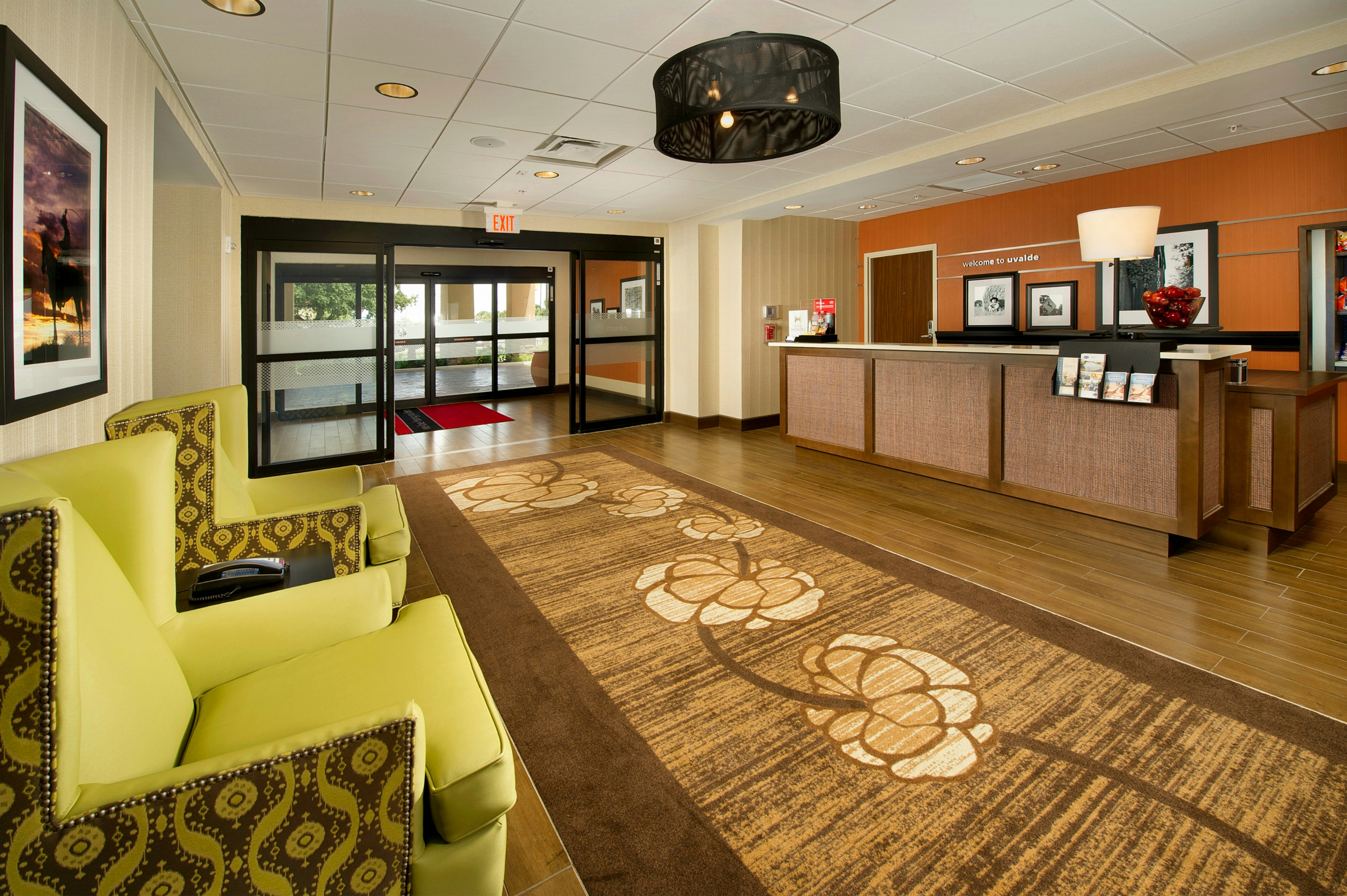 Hampton Inn Uvalde 7/33