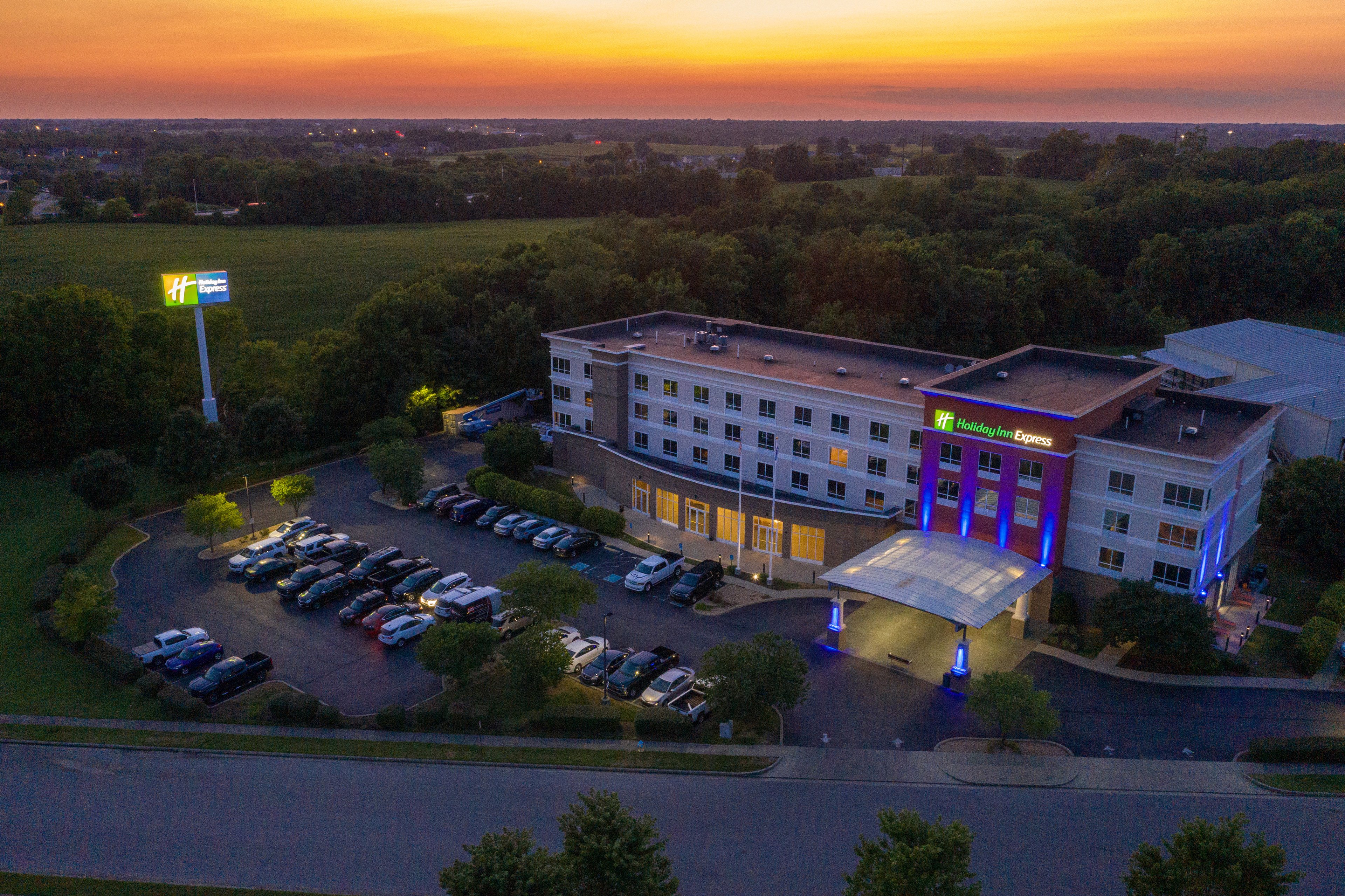 Holiday Inn Express Lexington North Georgetown 2/48