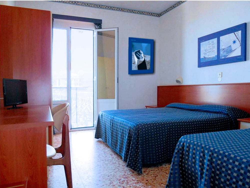 Hotel Paradiso 11/50