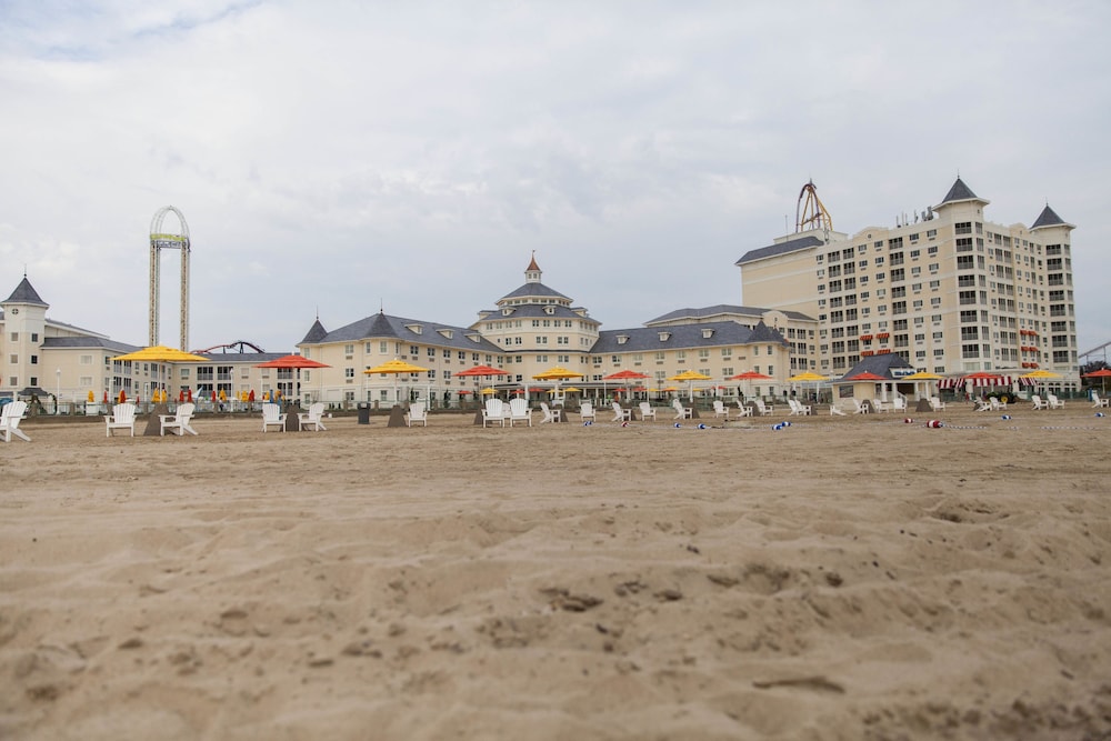 Cedar Point Apos S Hotel Breakers 60/64