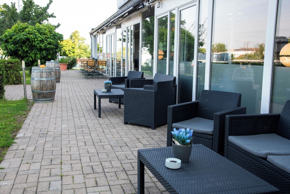BeeVillage Messehotel Hannover-Laatzen 33/41