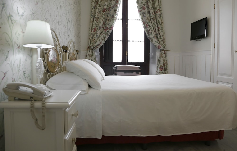 Basic Hotel Puerta de Sevilla 35/54