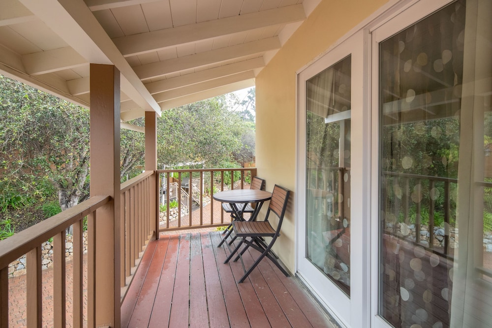 Vendange Carmel Inn and Suites 35/55