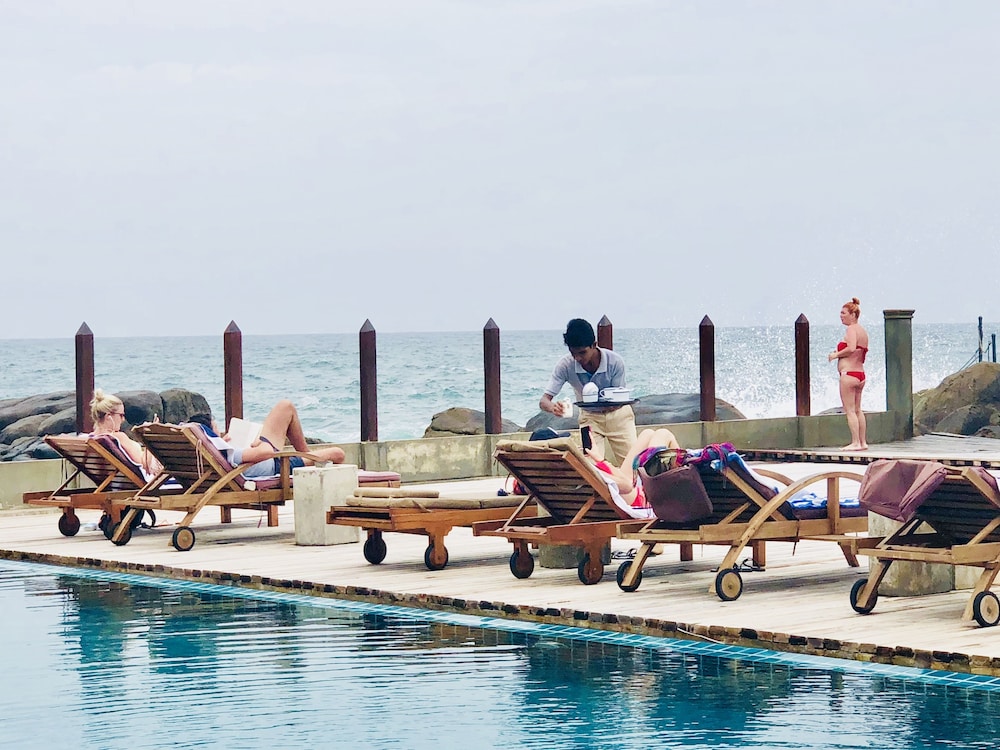 Thaproban Pavilion Resort &amp; Spa 3/79