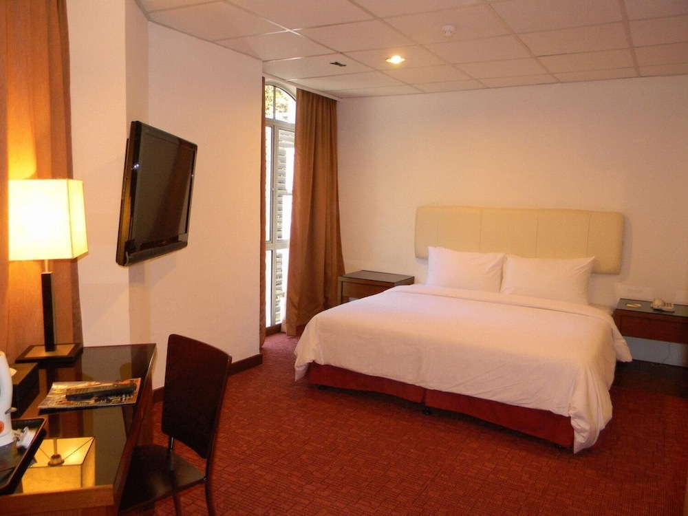 Jewels Hotel 34/46