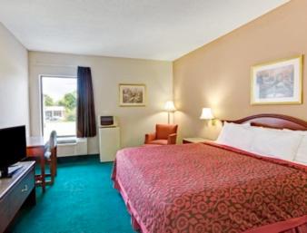جناح استوديو بسرير كينج، Days Inn & Suites by Wyndham Louisville SW 6/9