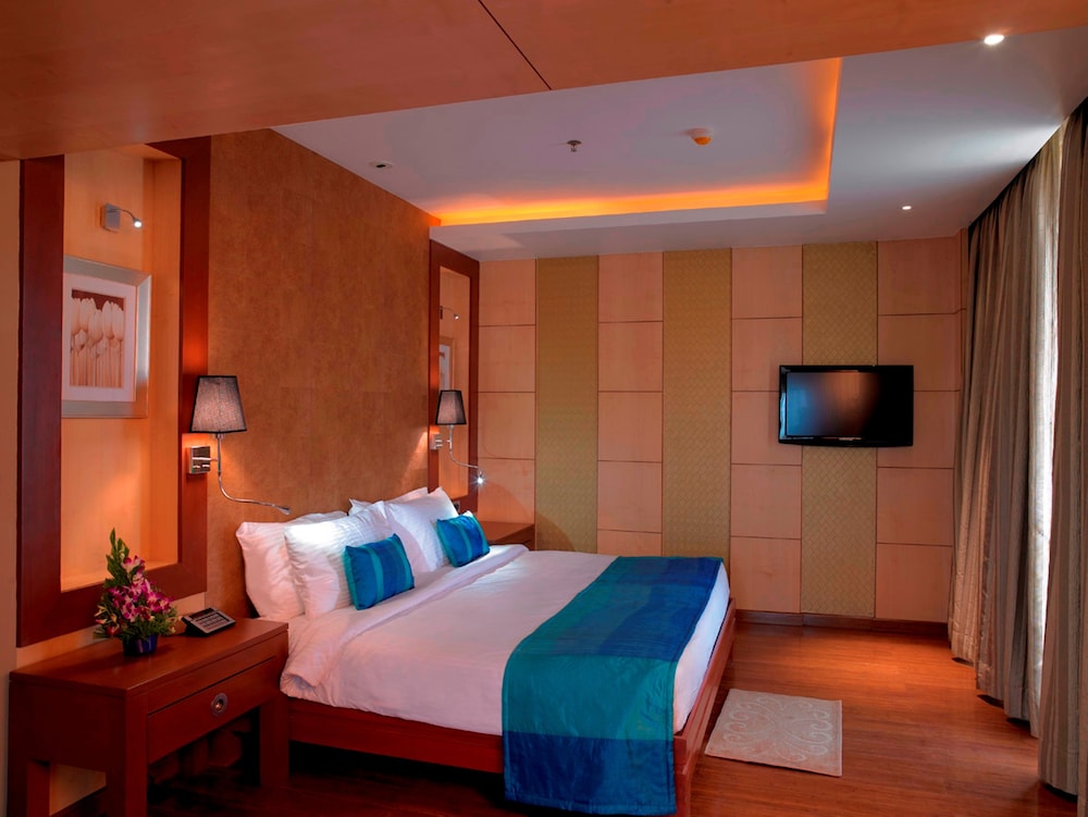 ROYAL ORCHID CENTRAL KIREETI 15/63