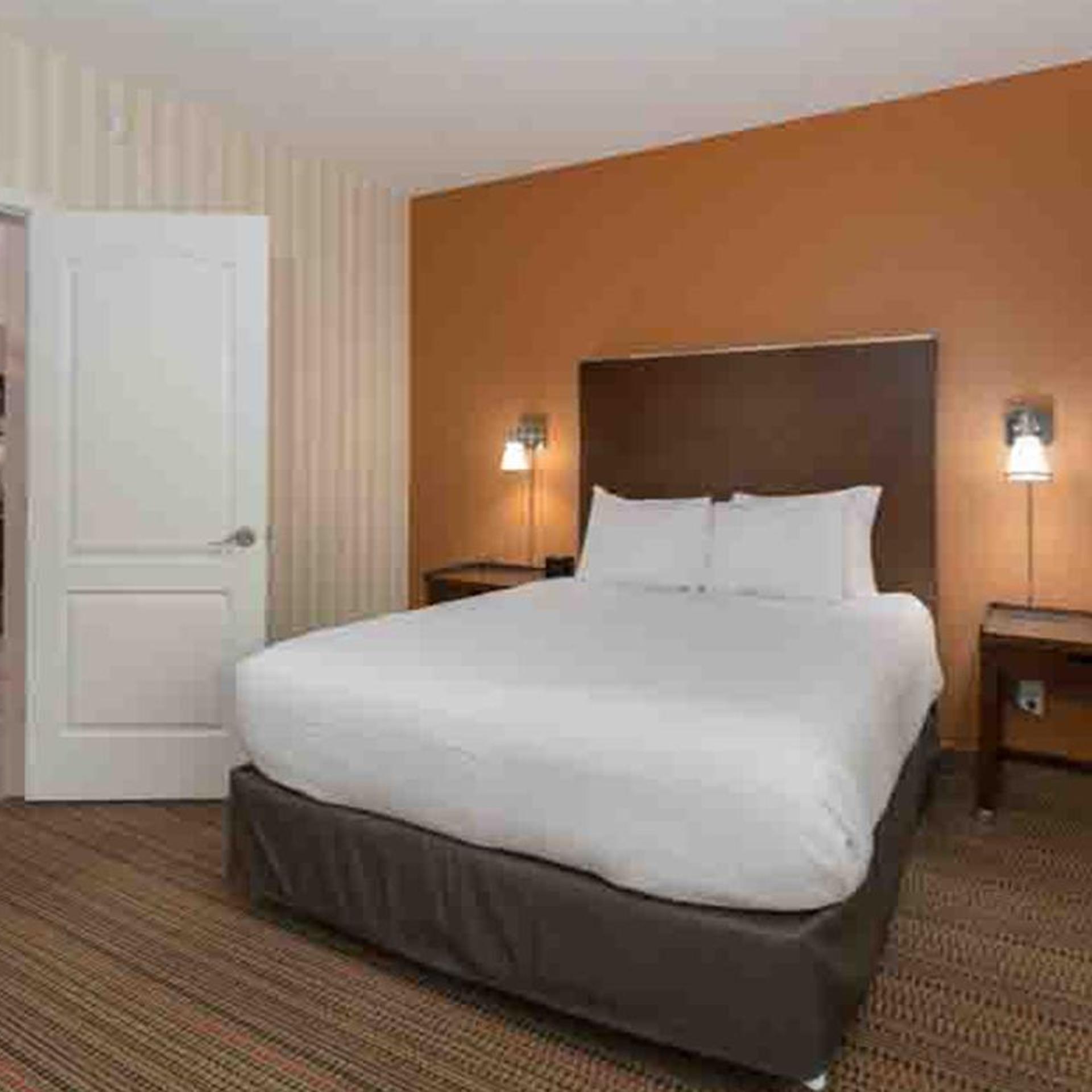 2 Bedrooms, Suite, 1.5 Bathrooms