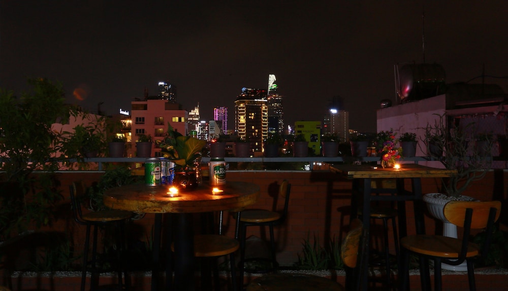 Valentine Hotel 47/50