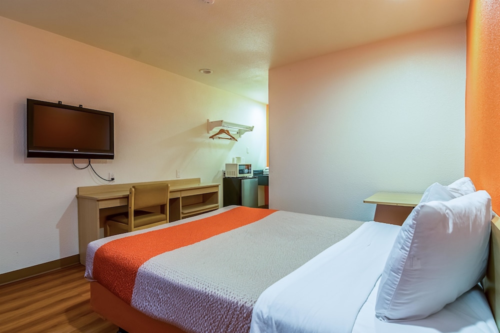 Motel6 Bakersfield, CA - Airport 36/63