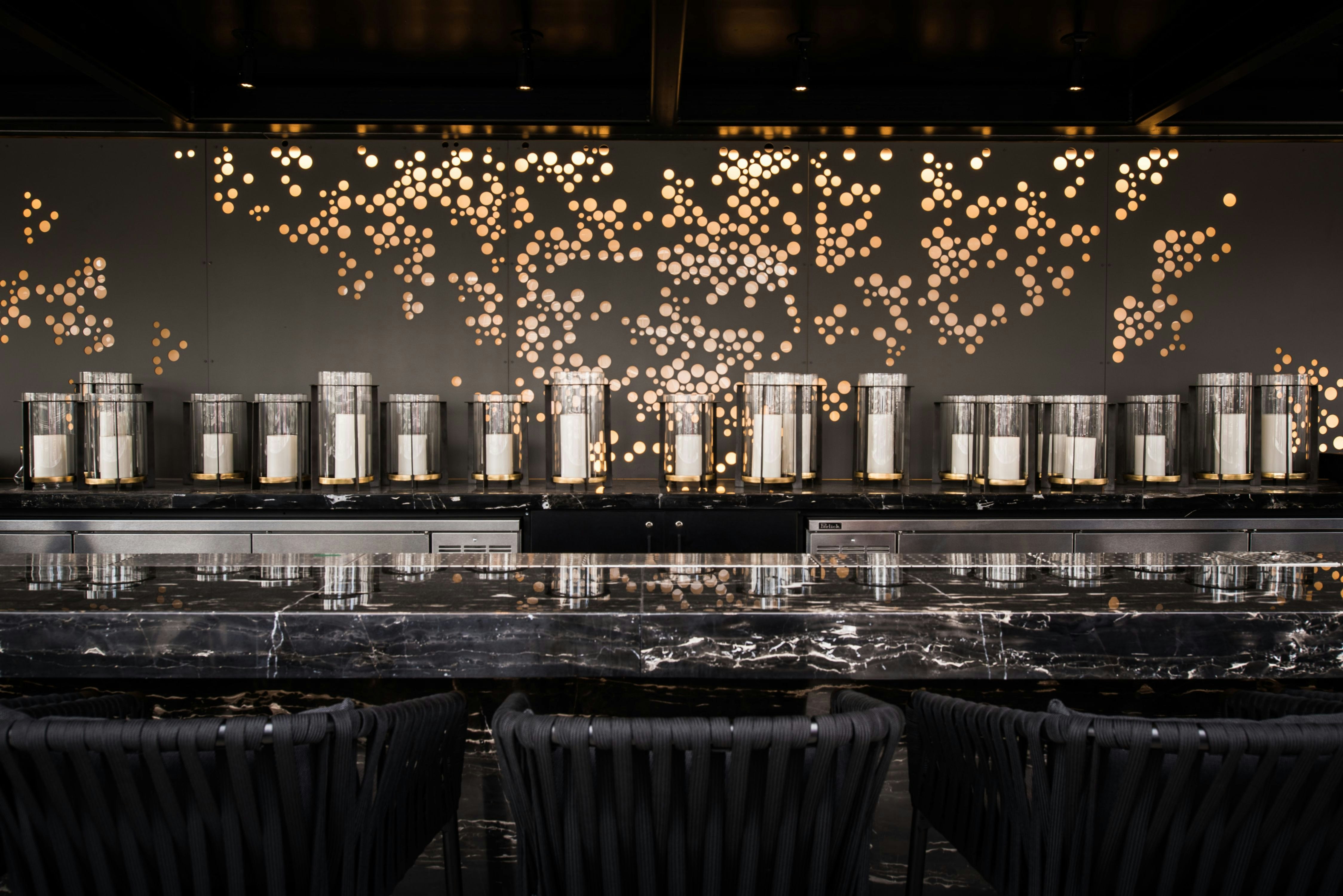 Londonhouse Chicago Curio Collection By Hilton 39/50