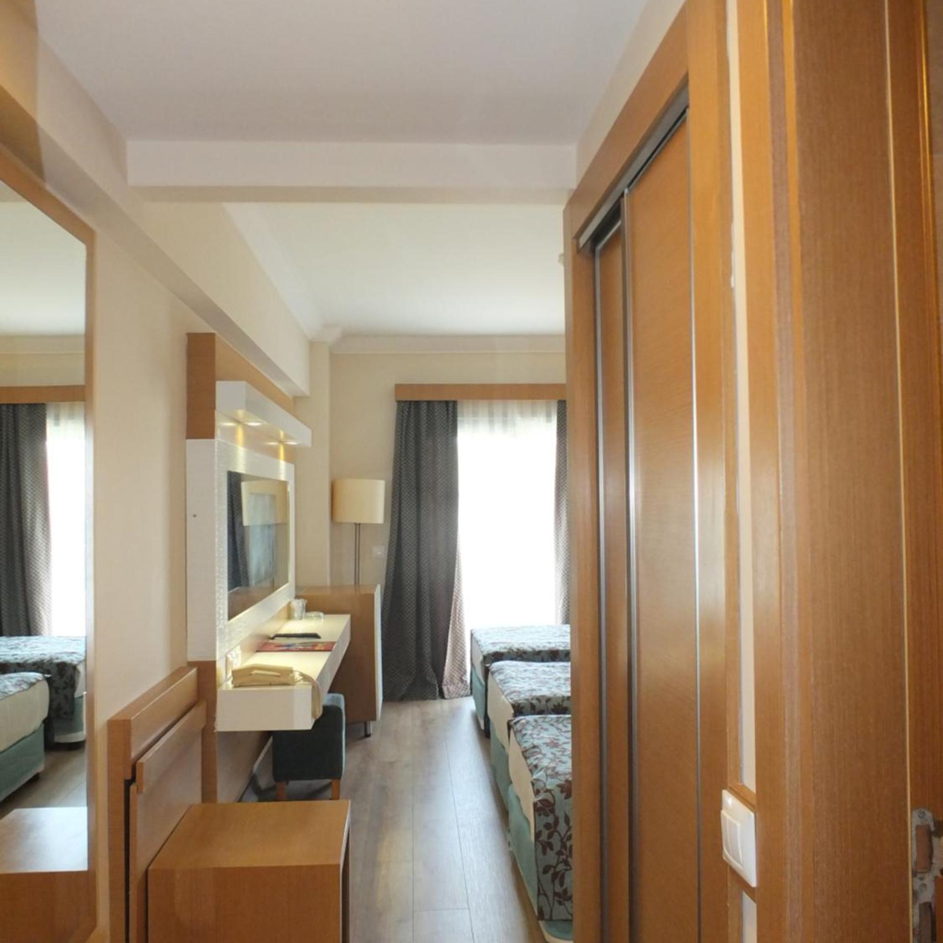 Room, Triple, Marbel Hotel 8/10
