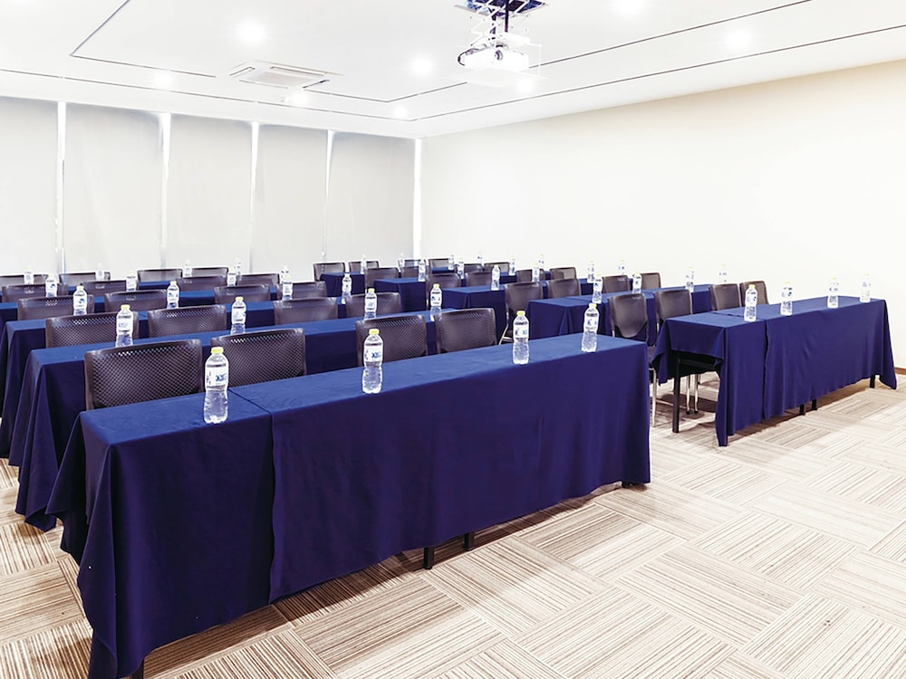 HOLIDAY INN EXPRESS JINAN EXHIBITION CENTER 40/47