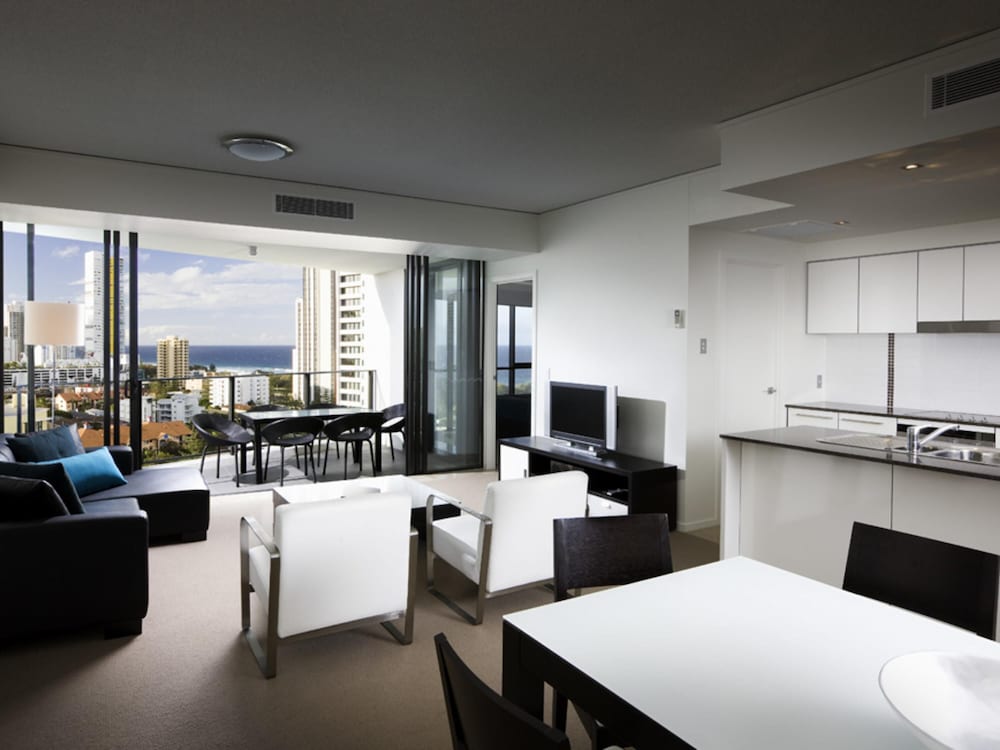 Mantra Sierra Grand Broadbeach 60/73