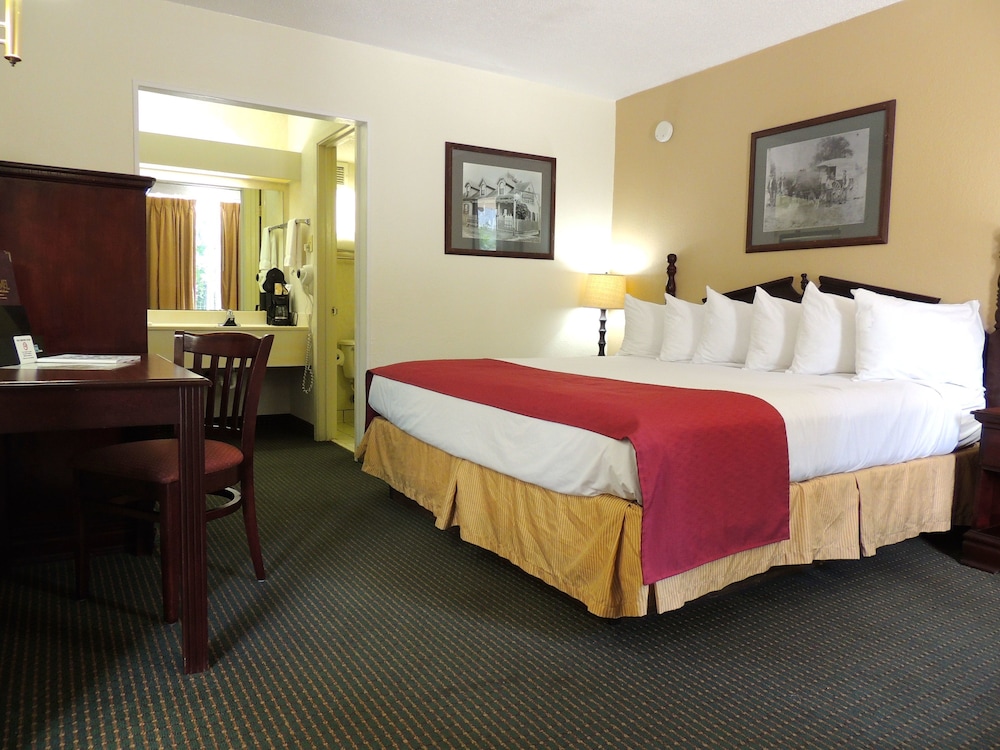 Carmel Inn Suites 17/47