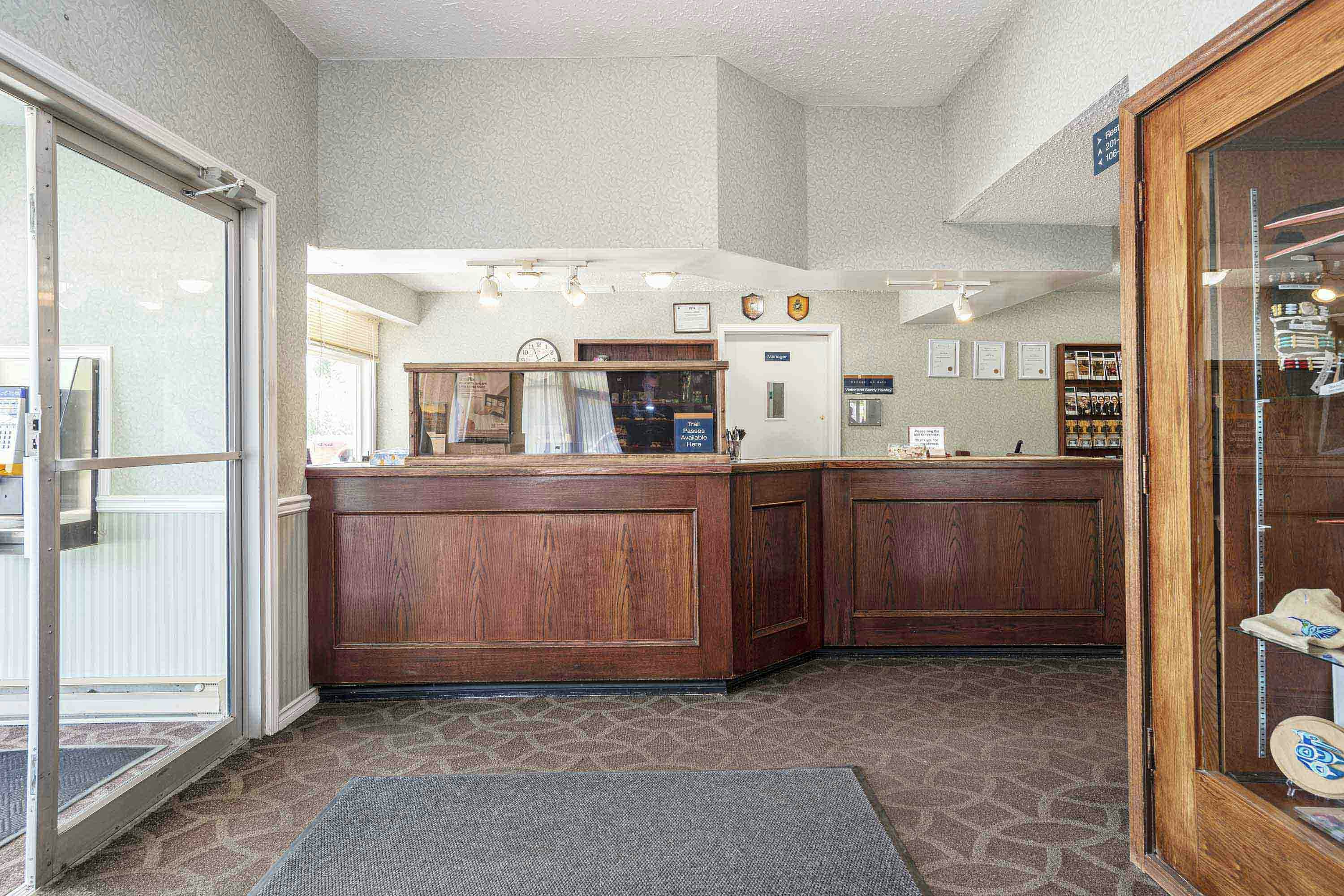 Sandman Inn McBride 4/34