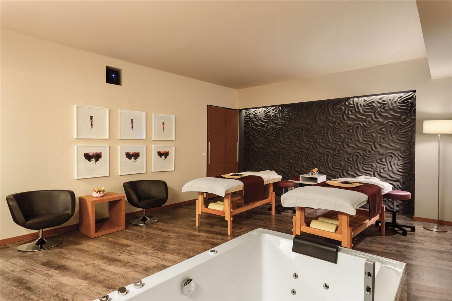 Ramada by Wyndham Oradea 9/20