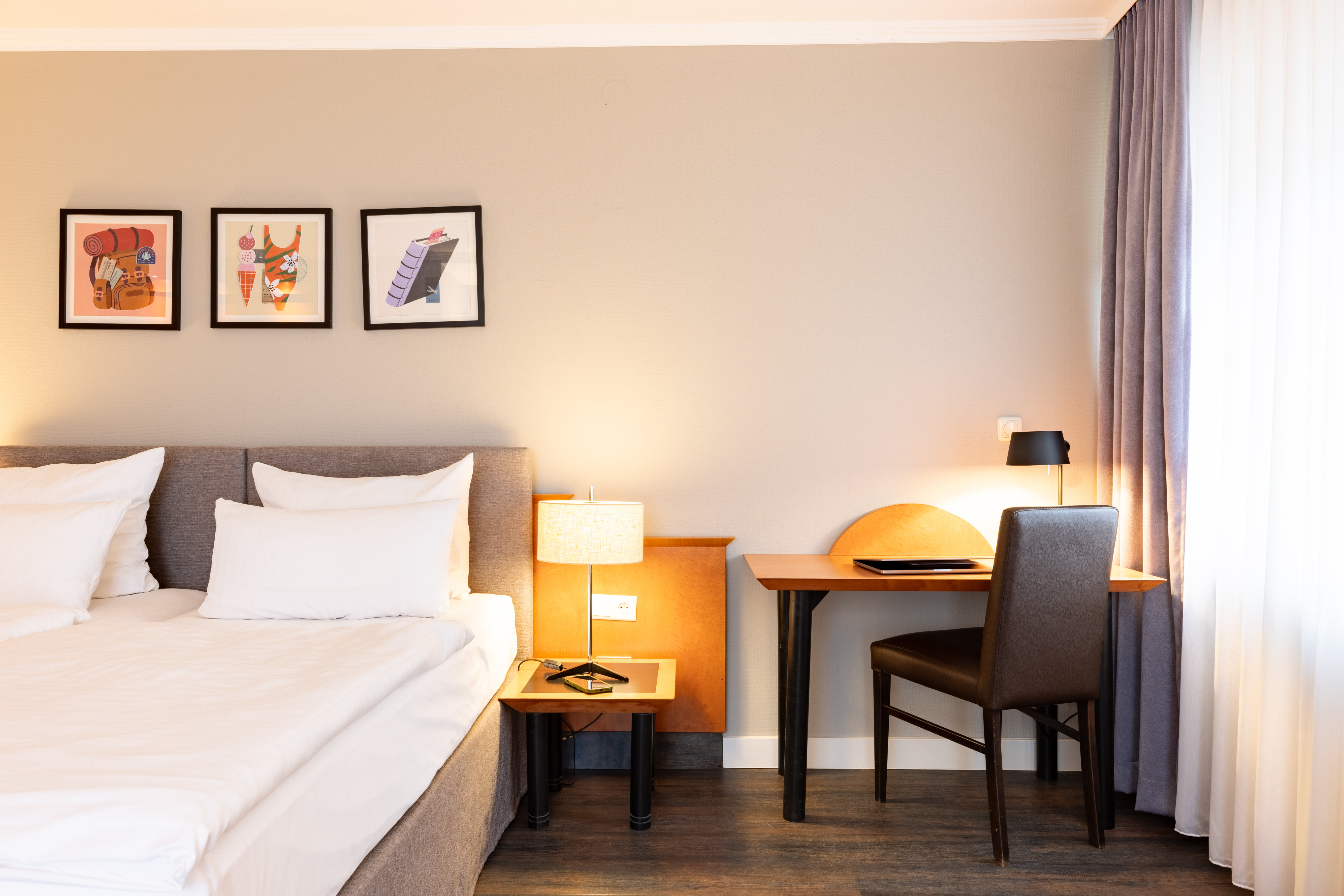 غرفة بريميوم بسرير كوين في الملحق، Garner Hotel Friedrichshafen By IHG 3/9