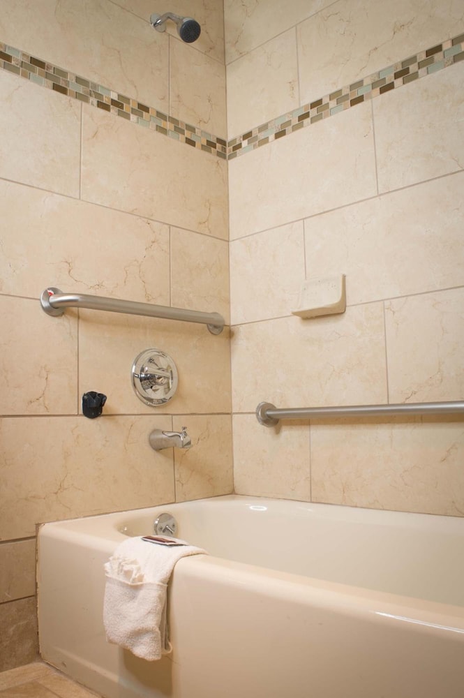 Executive Inn And Suites Sacramento 42/43