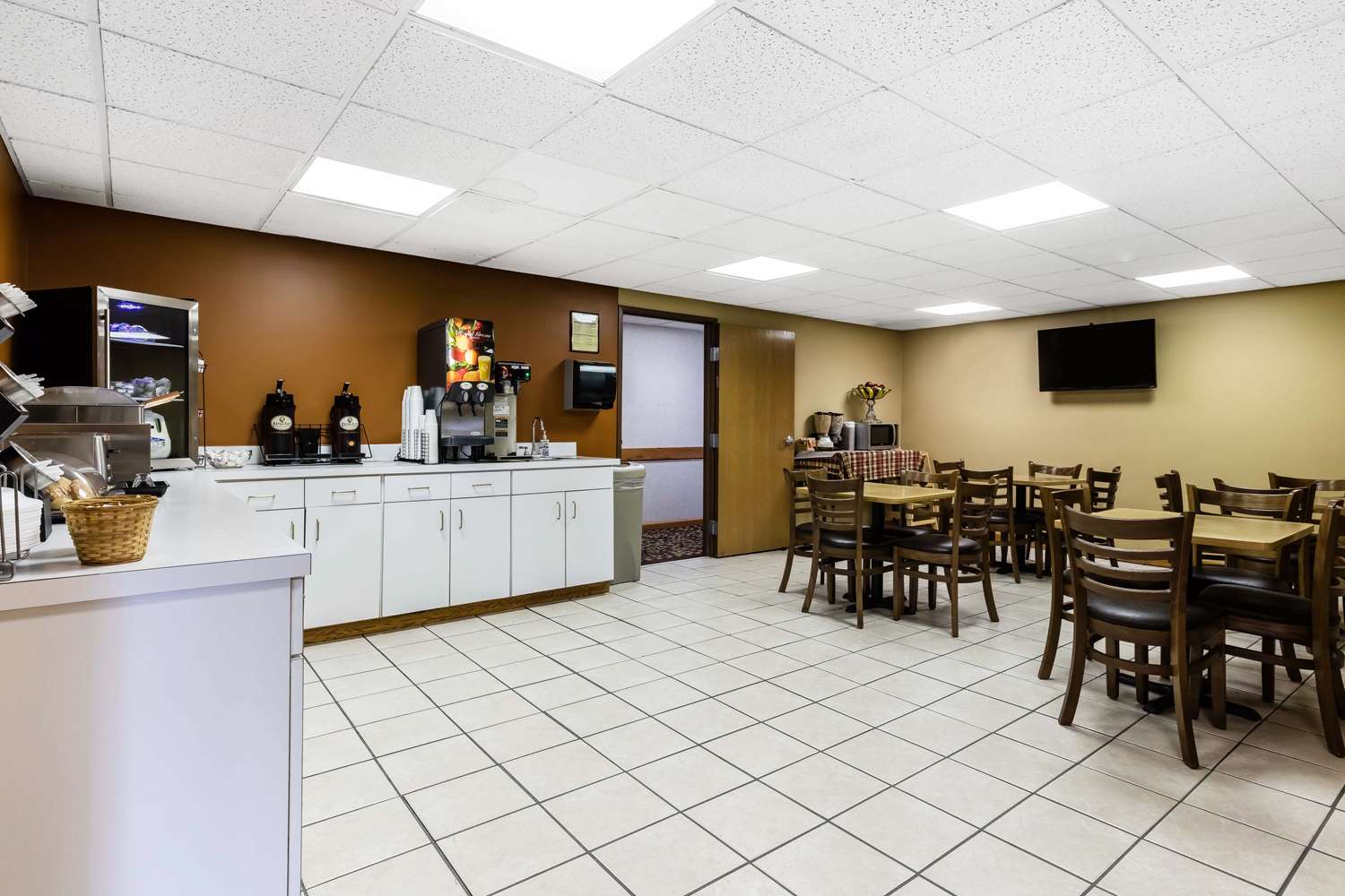 Econo Lodge Inn and Suites Dickson TN 11/14