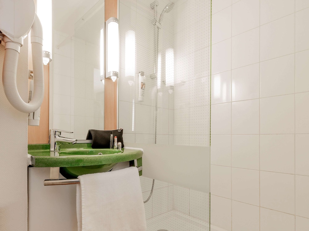 B&B HOTEL Lourdes Centre Gare 3 etoiles 47/48