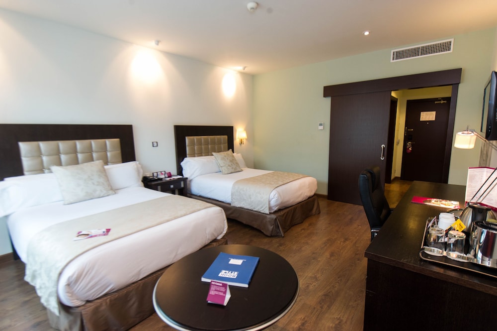 Crowne Plaza Madrid Airport Hotel 26/76