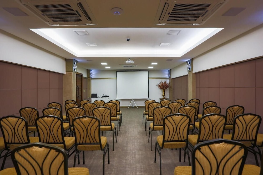 Golden Lis Hotel Boutique 66/76