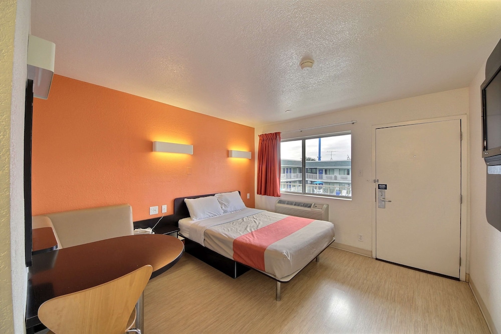 Motel6 San Marcos, TX 31/49