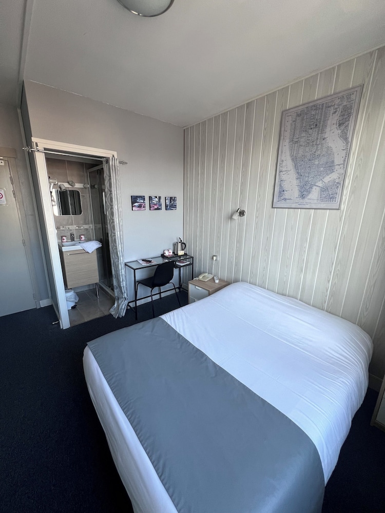 L Univers Hotel 6/41