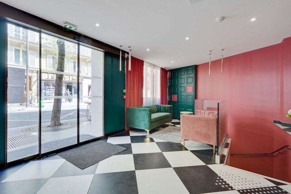 HOTEL B SQUARE 15/83