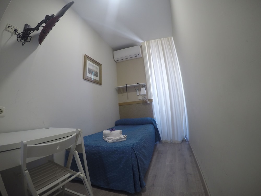 Hostal El Pilar 18/68
