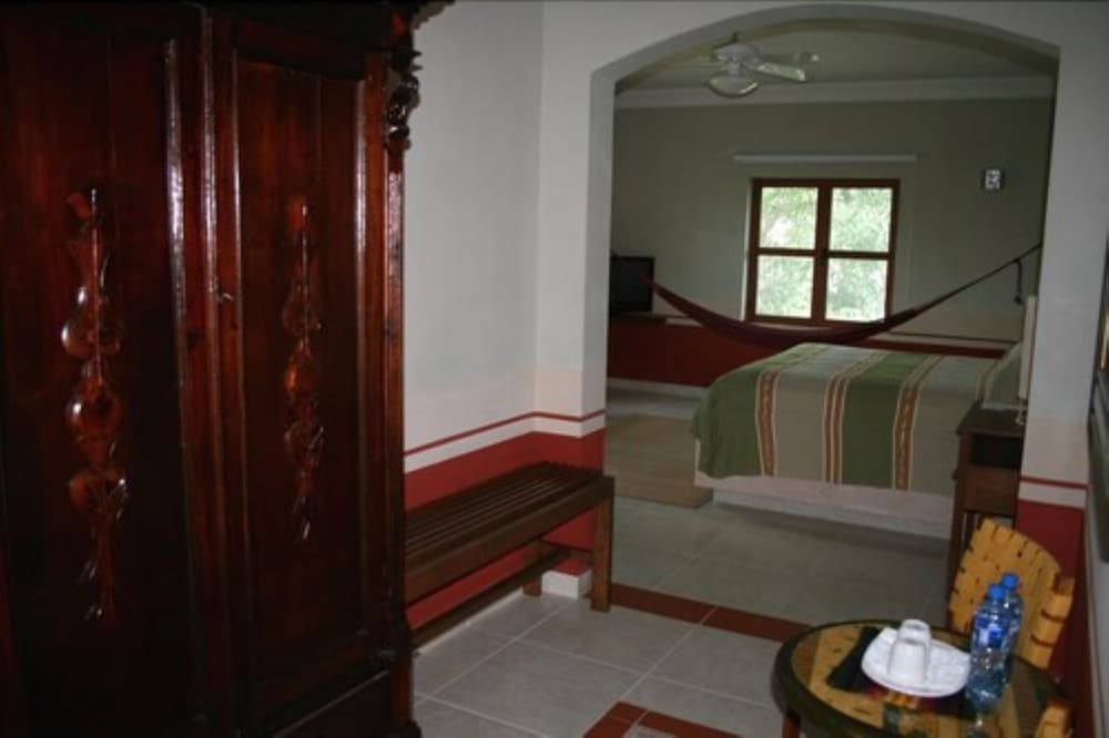 Hotel Casa San Angel 52/68