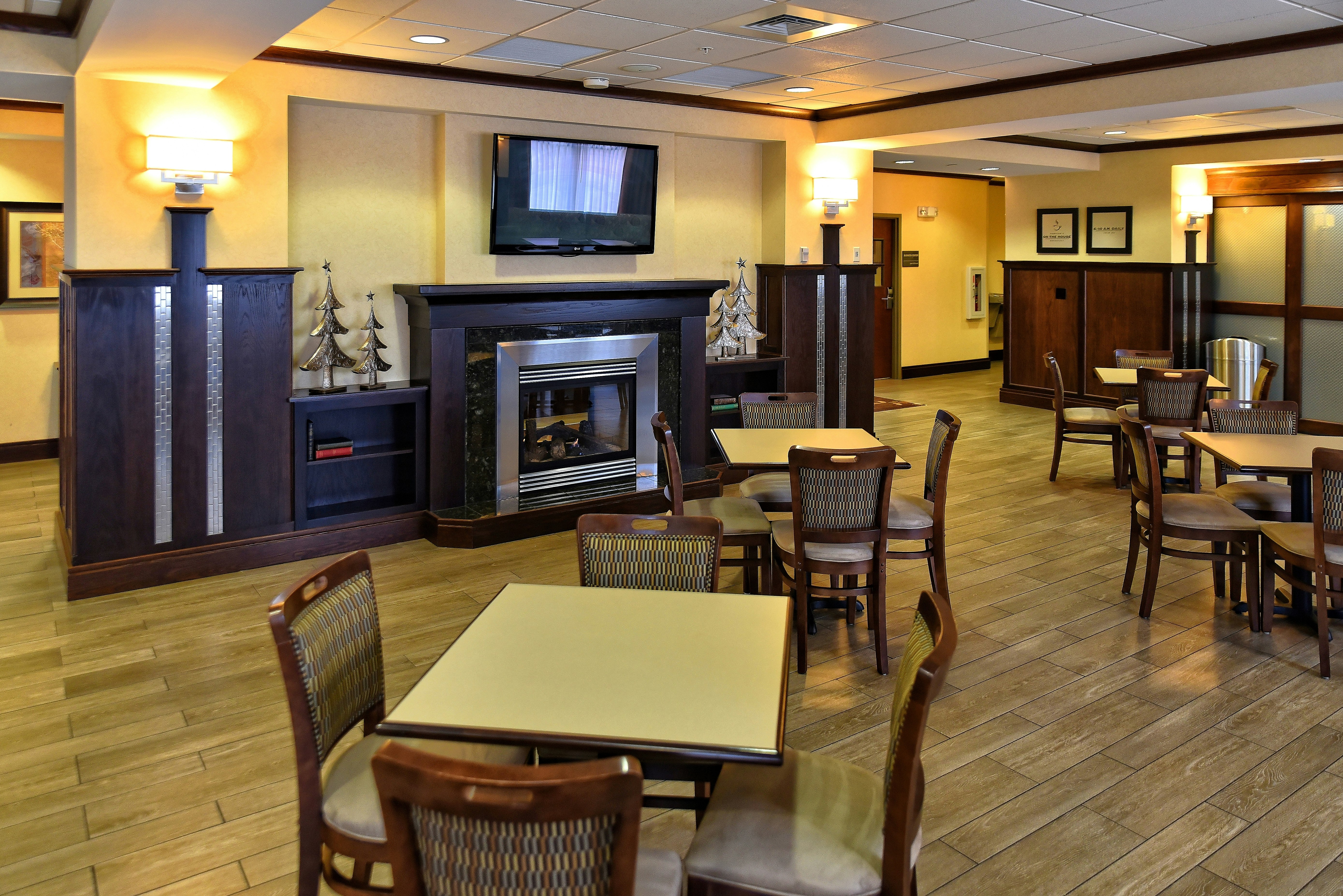 Hampton Inn Geneseo 34/54