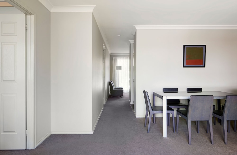 Pinnacle Apartments، كانبرا 35/43