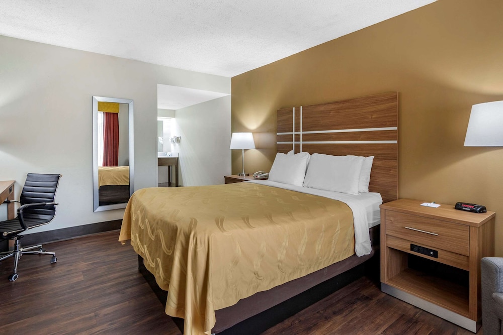 ROOM, QUEEN BED, ACCESSIBLE