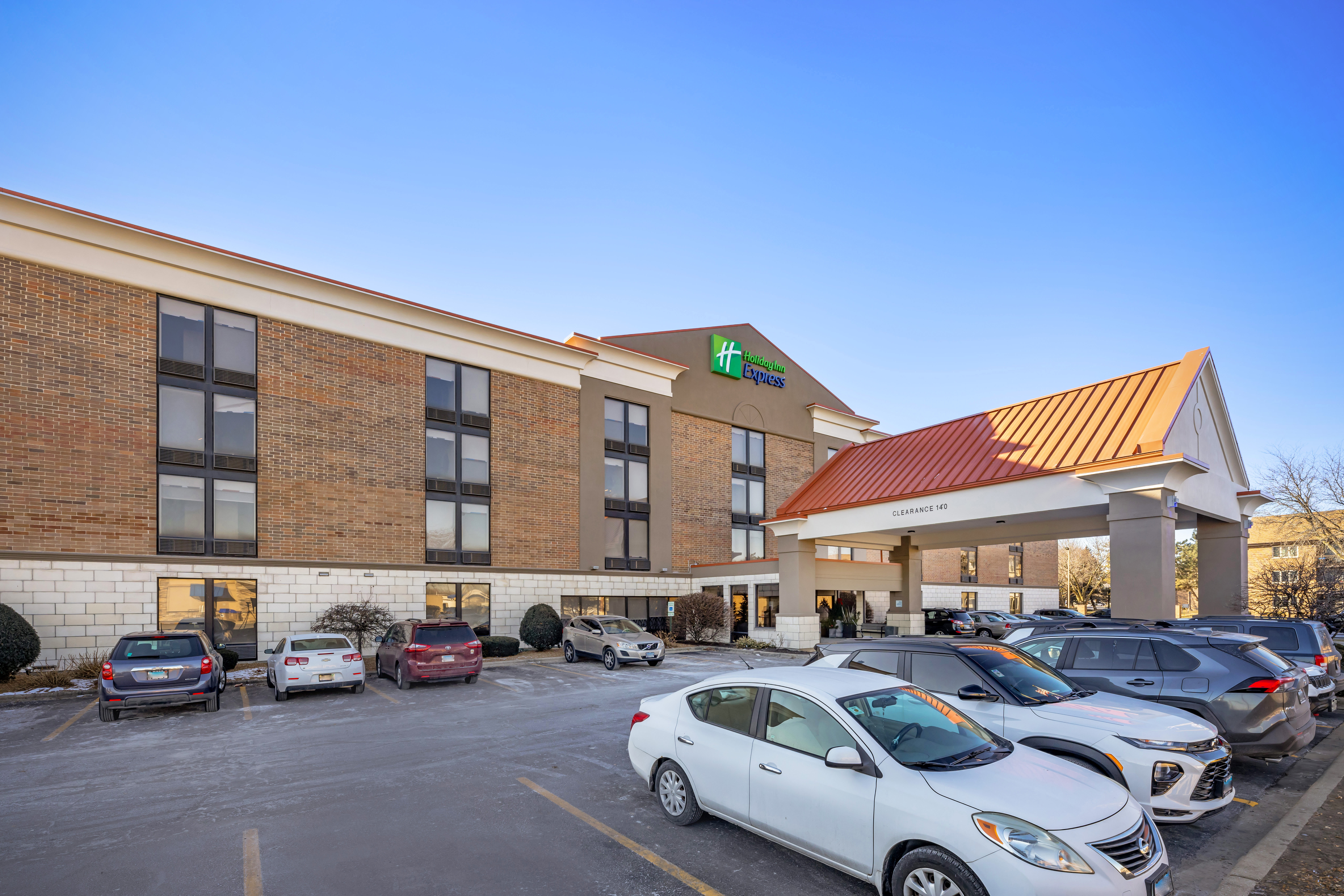 Holiday Inn Express Crestwood 65/69