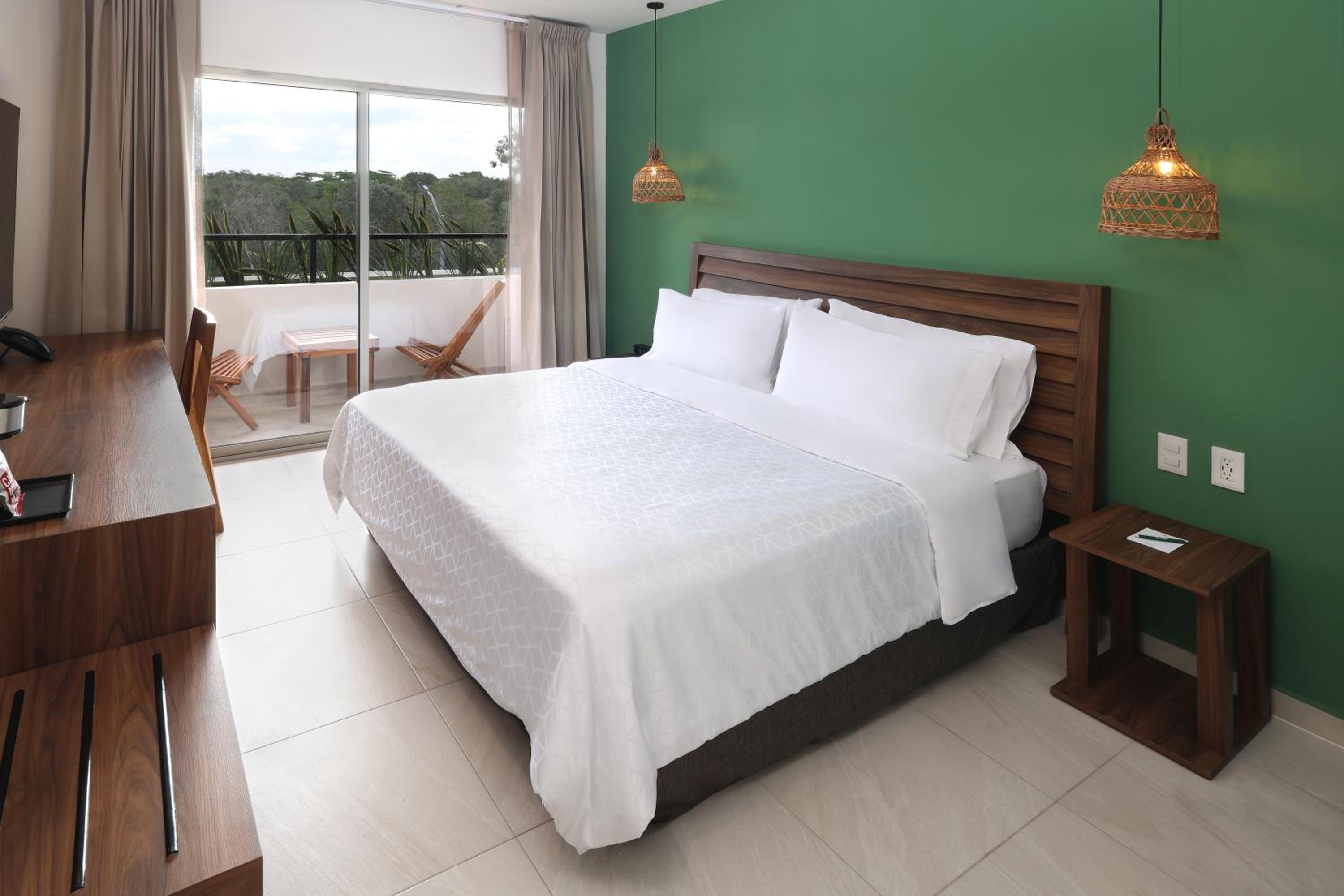 1 Bedroom, Suite, King Bed, Jungle View