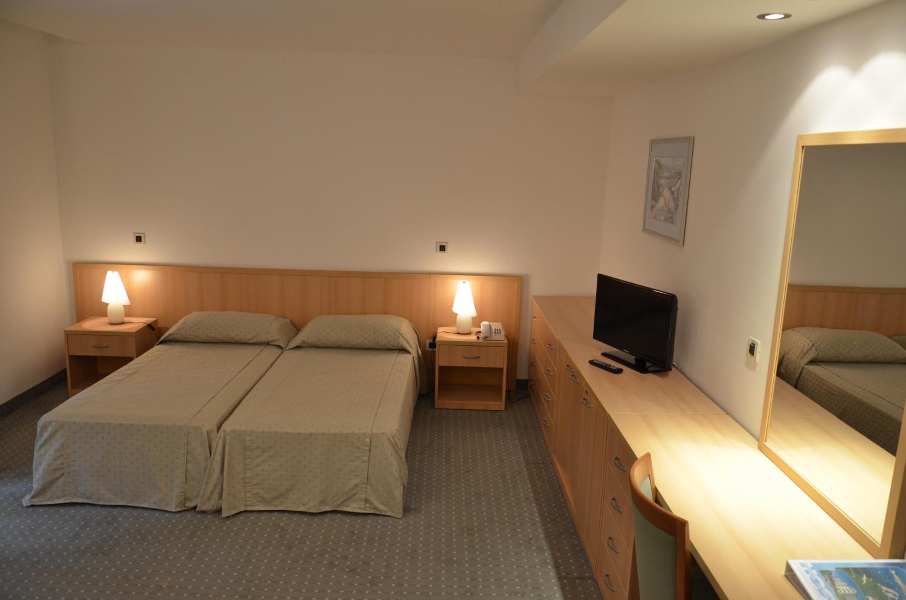 Flores Hotel 14/57