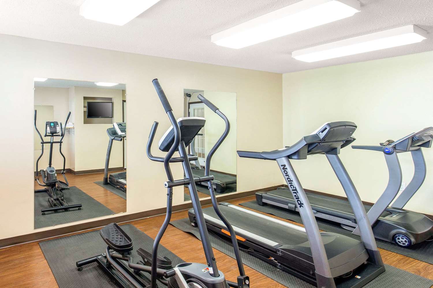 Hawthorn Extended Stay by Wyndham Lewisville 10/14