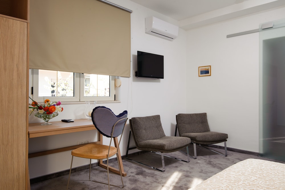 Boban Luxury Suites 69/80