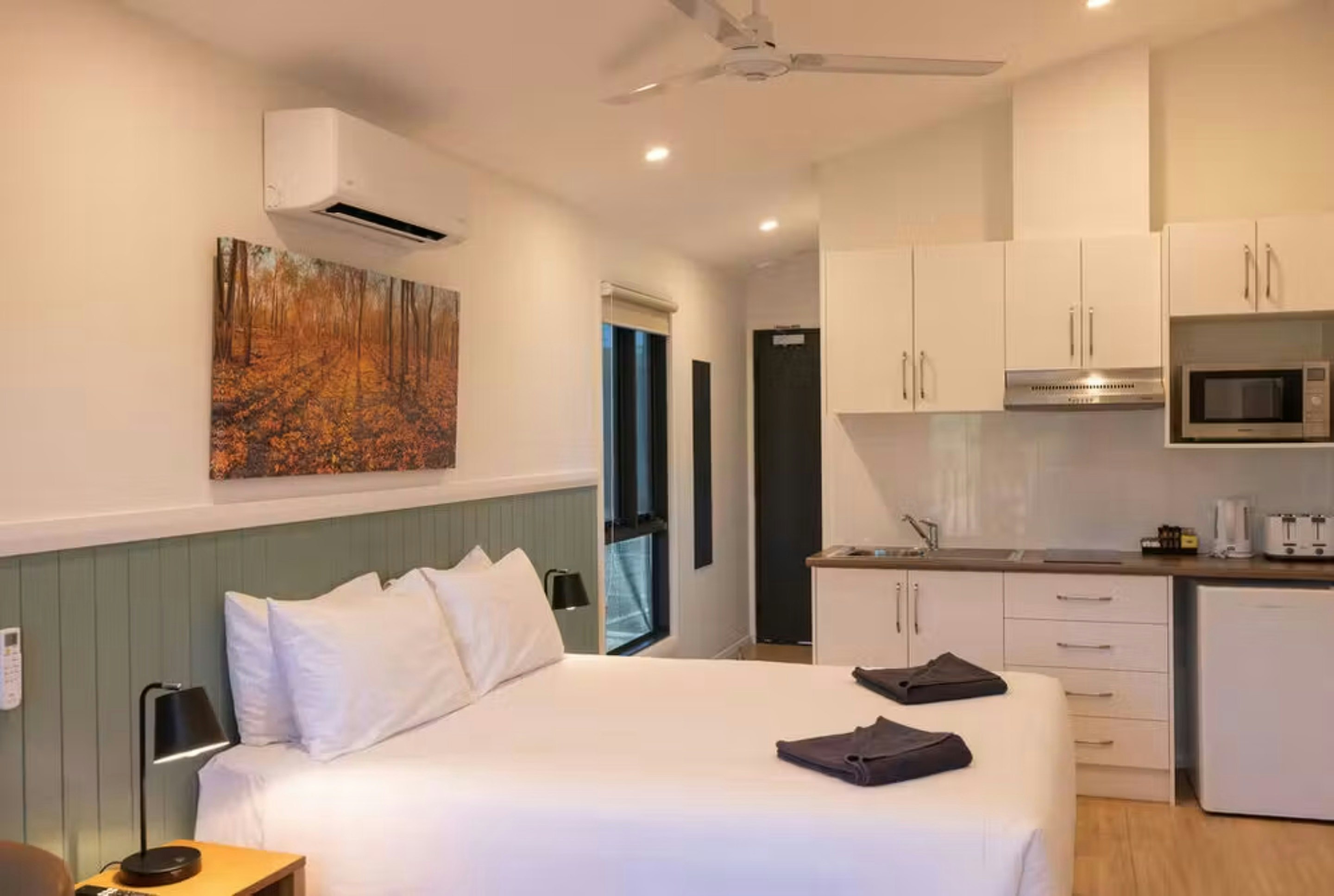 Deluxe, Studio, Cabin