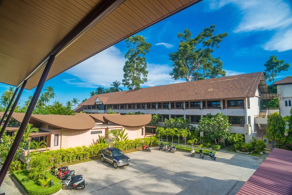 Weekender Resort 6/50