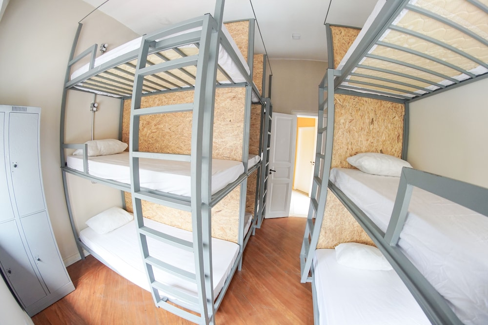 Quintal Hostel 18/40