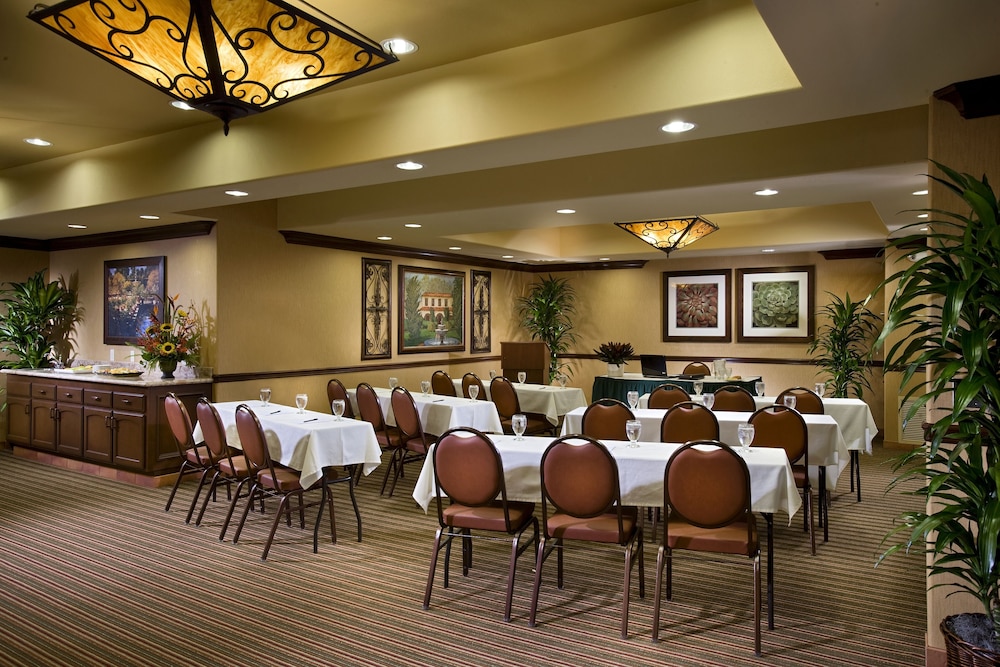 Ayres Hotel Redlands 23/38